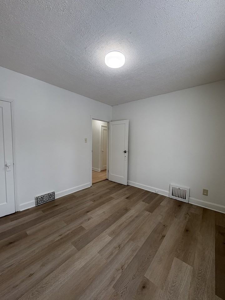 261 Gordon Ave - Photo 5 of 13