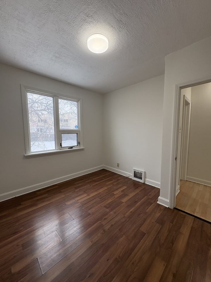 261 Gordon Ave - Photo 7 of 13