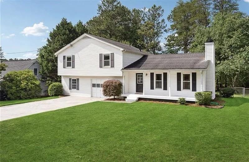 3081 Brooks Dr - Photo 2 of 11