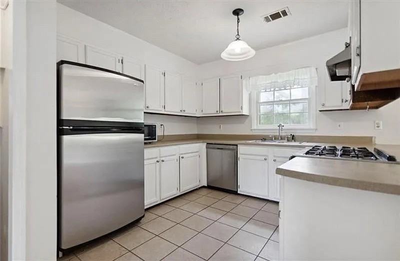 3081 Brooks Dr - Photo 3 of 11