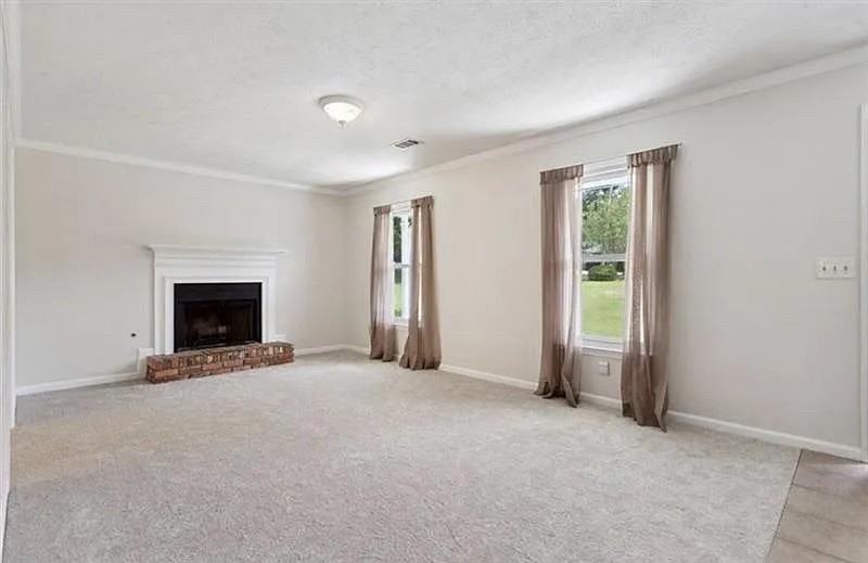 3081 Brooks Dr - Photo 4 of 11