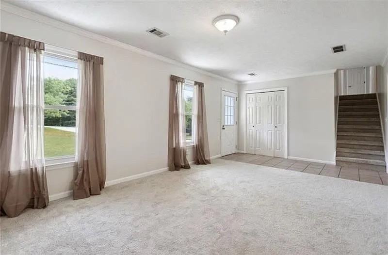 3081 Brooks Dr - Photo 6 of 11