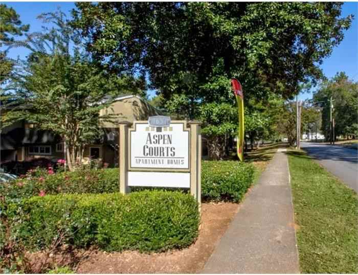 1631 Stanton Rd Sw - Photo 2 of 13