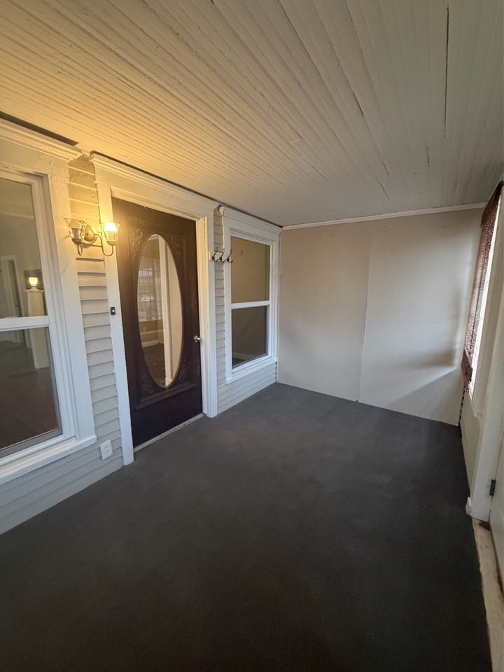 134 Perry St #1 - Photo 3 of 22