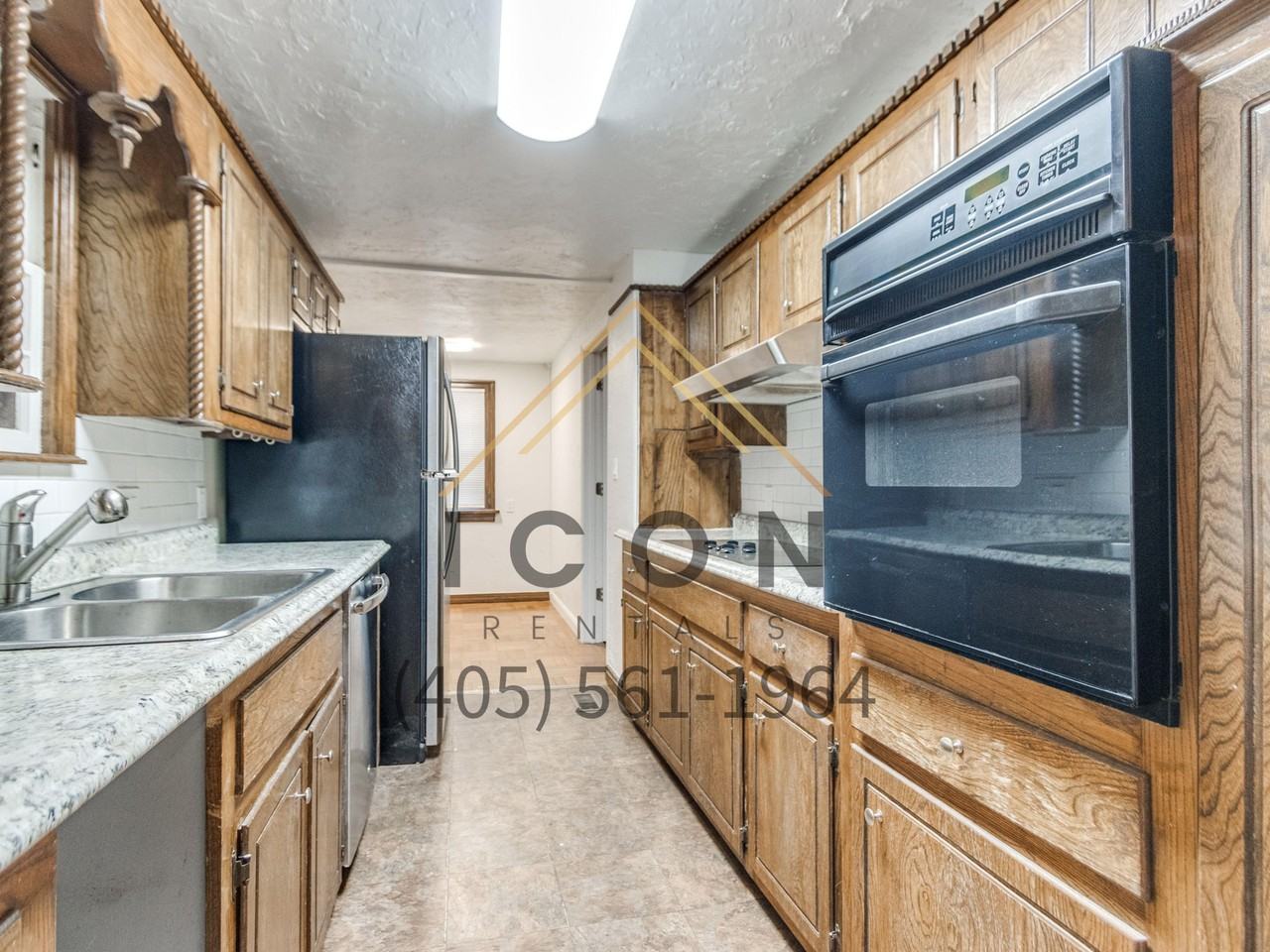 216 Nw 36th St #1 - Photo 6 of 19