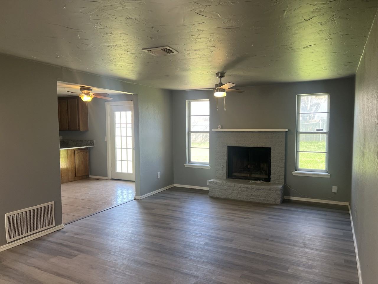 1101 Teal Pl #1 - Photo 4 of 19