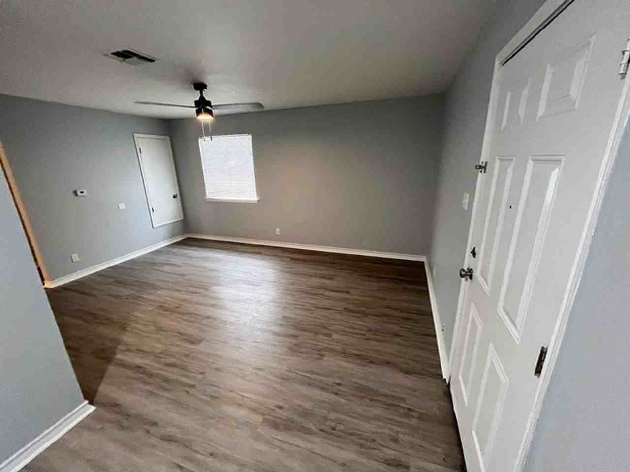 1105 New Laredo Hwy #202 - Photo 2 of 4