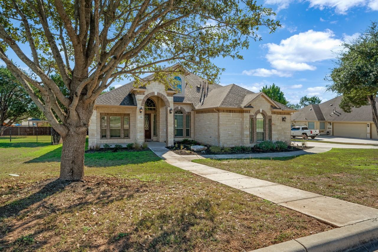 226 Hamburg Ave #1 - Photo 3 of 35