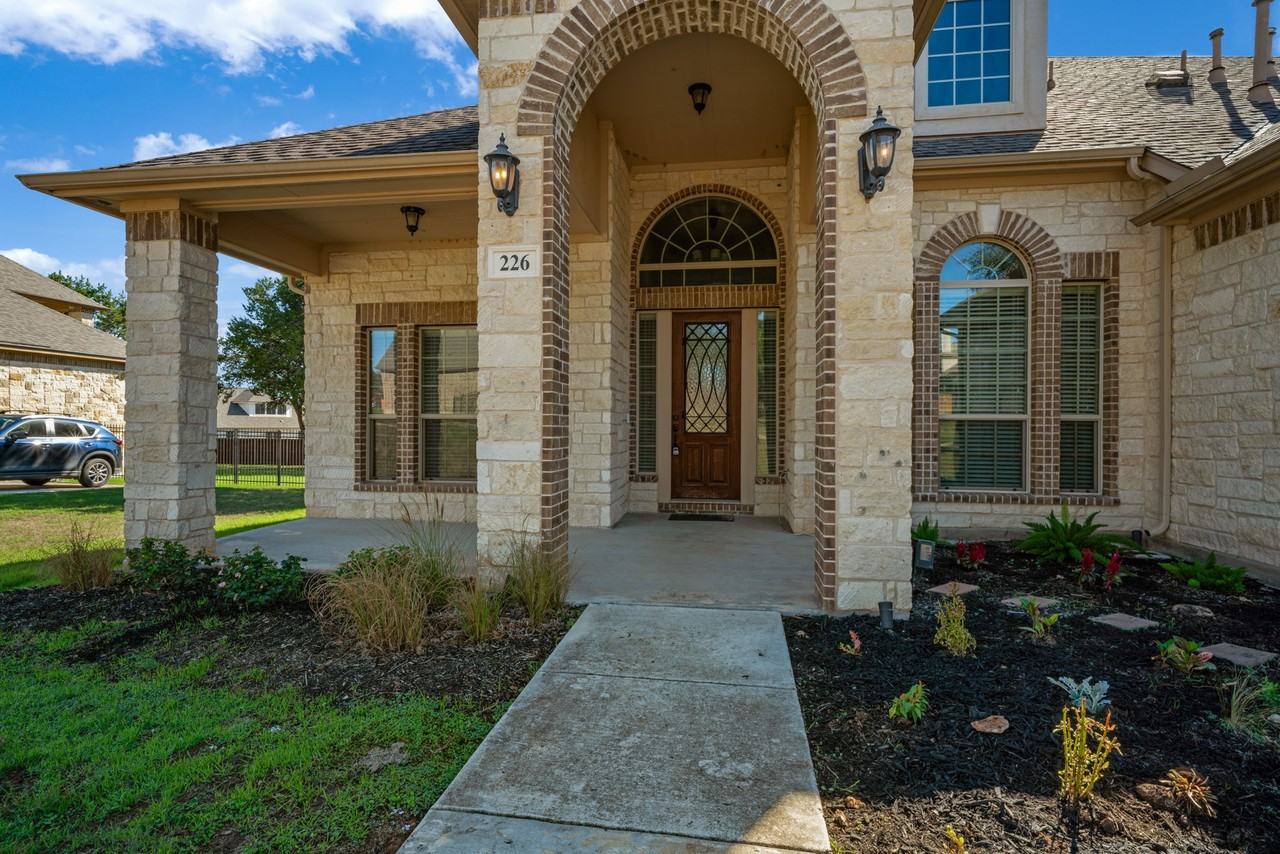 226 Hamburg Ave #1 - Photo 4 of 35