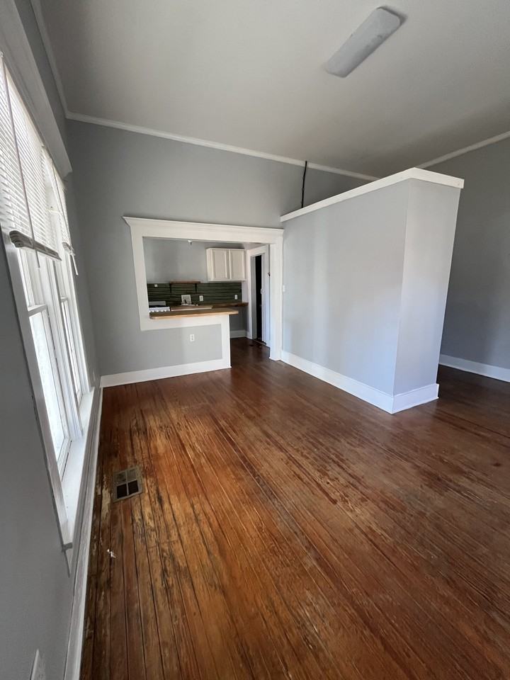 104 N 11th Ave #B - Photo 6 of 7