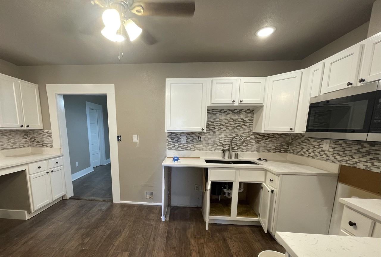 203 W Purdom Ave #1 - Photo 3 of 12