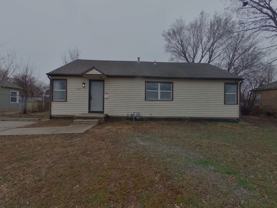 2611 E Shadybrook Ln - Photo 1 of 1