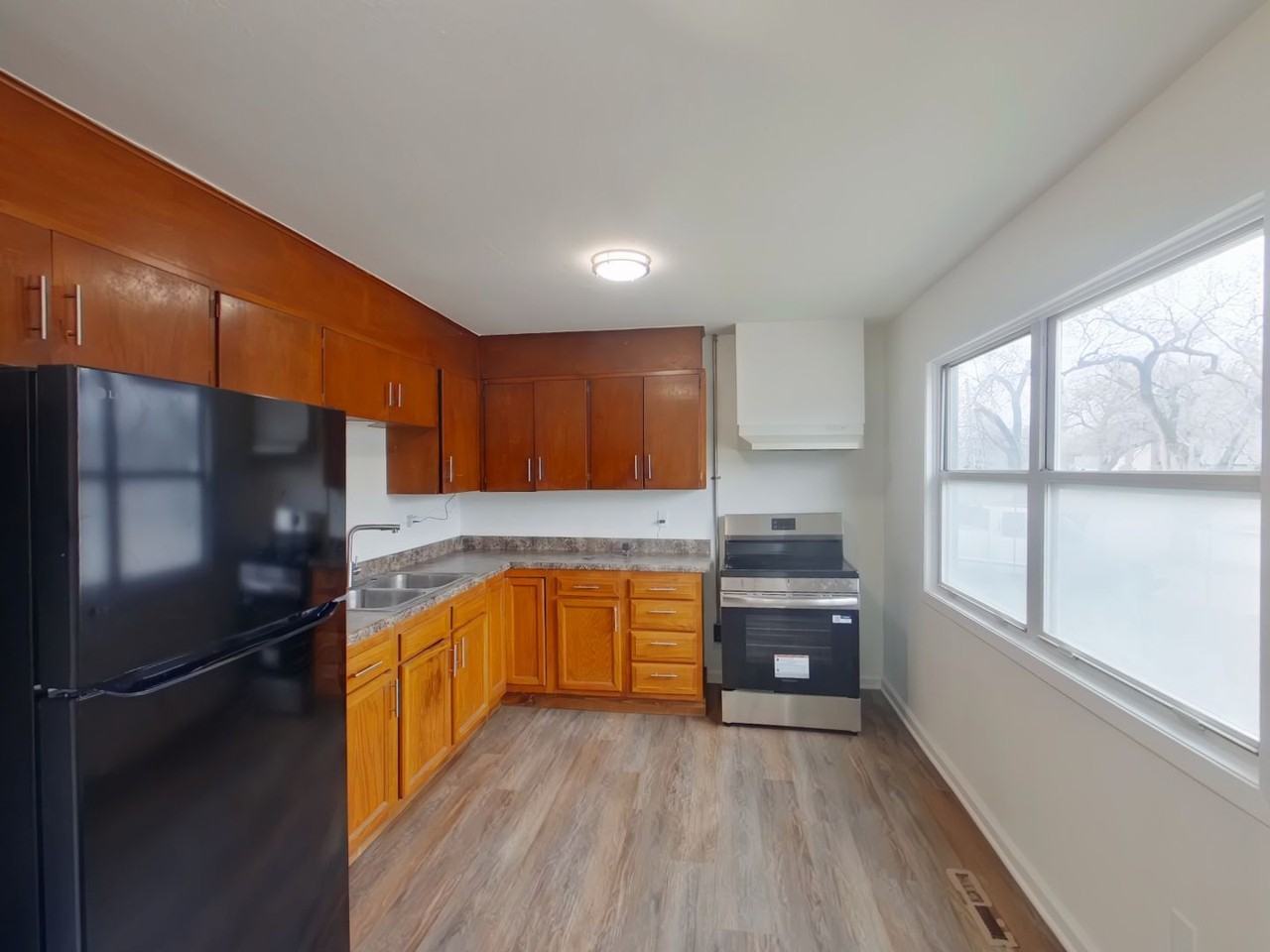 2611 E Shadybrook Ln - Photo 3 of 13