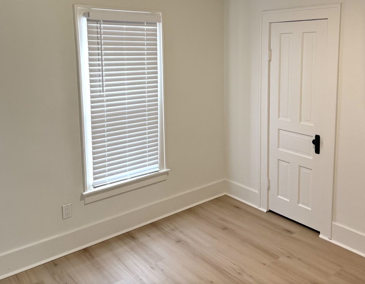 23057 E Main St #2 - Photo 4 of 9