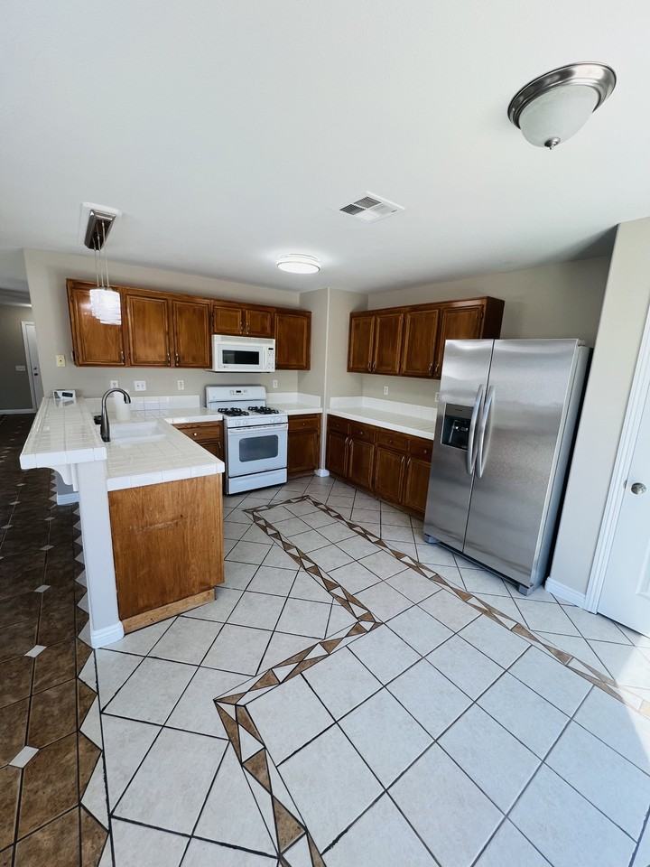 30162 Napa St #30162 - Photo 7 of 20