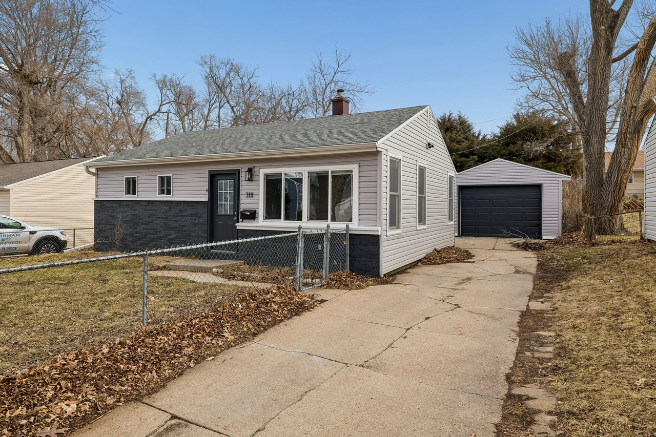 3111 S 40th St #1 - Photo 3 of 30