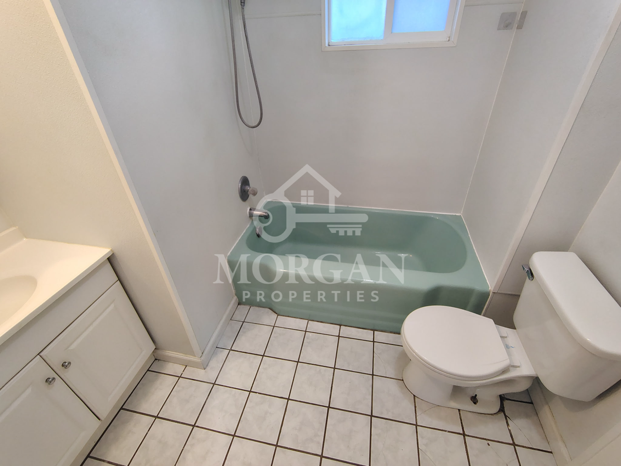 2439 Chase St - Photo 4 of 6