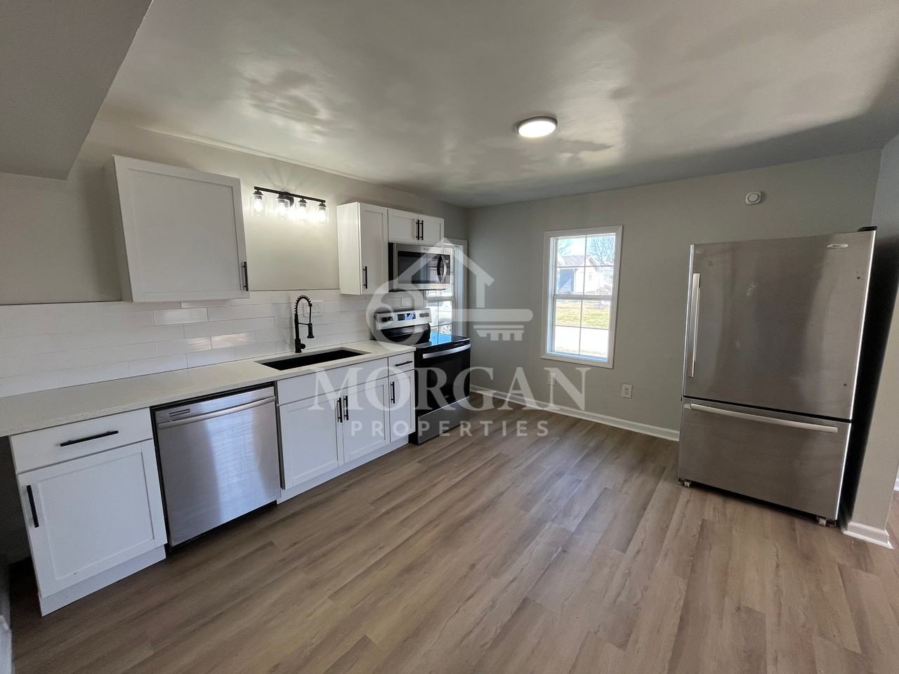 910 S 13th St - Photo 3 of 7