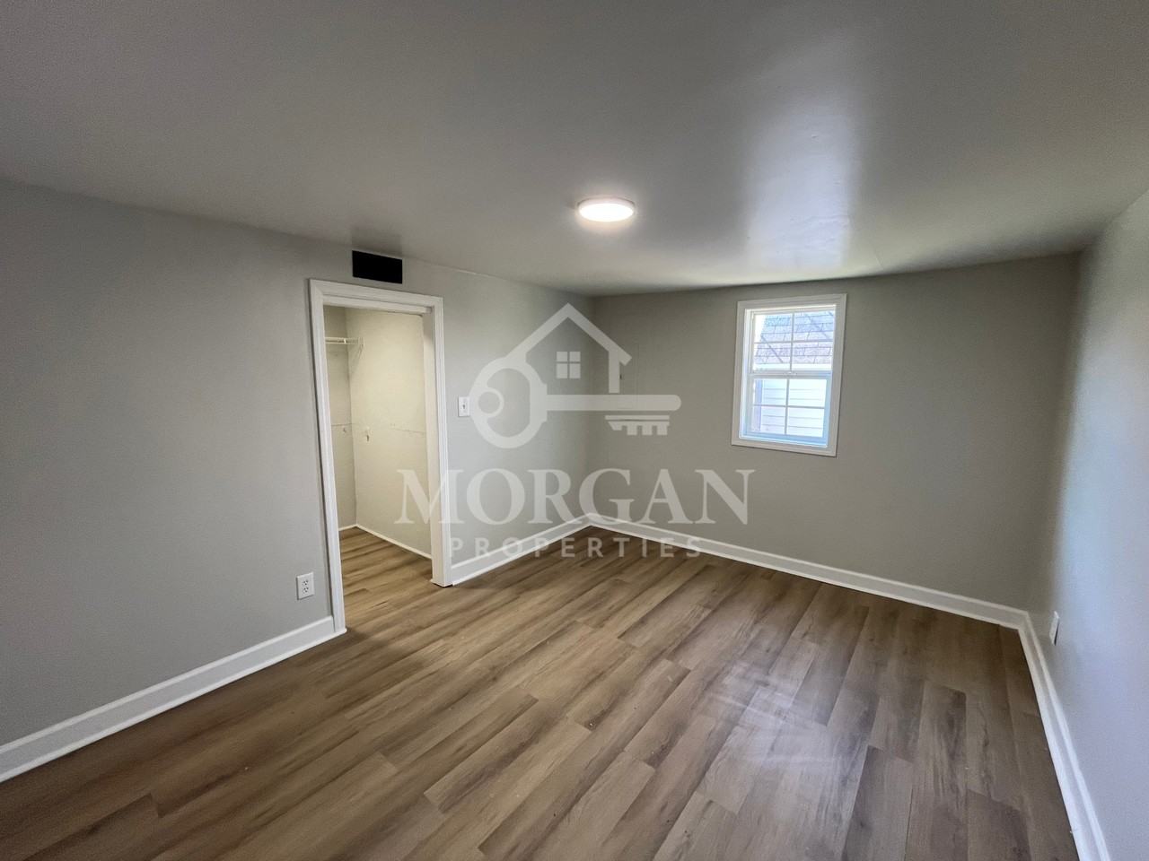 910 S 13th St - Photo 5 of 7