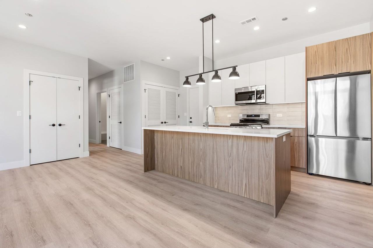 3953 W Dakin St - Photo 2 of 15