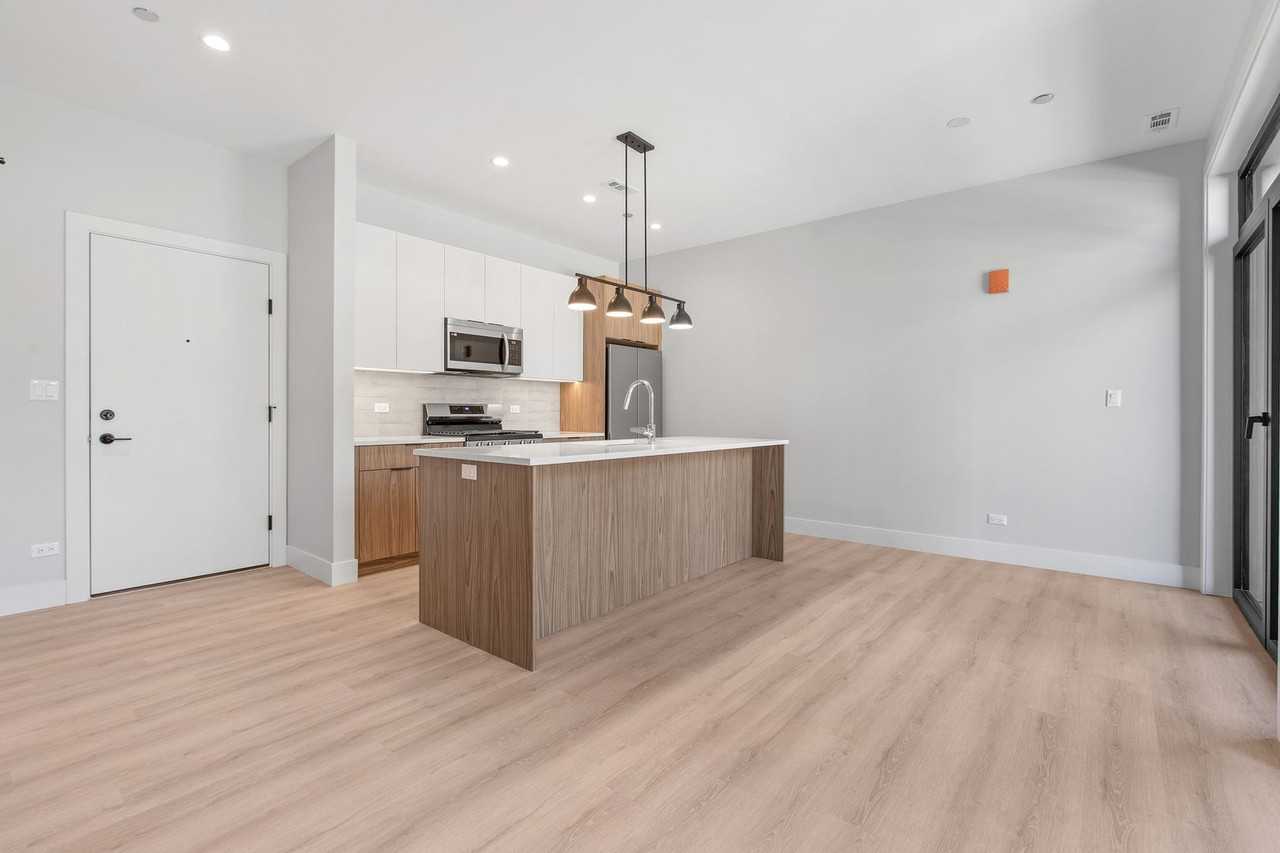 3953 W Dakin St - Photo 5 of 15