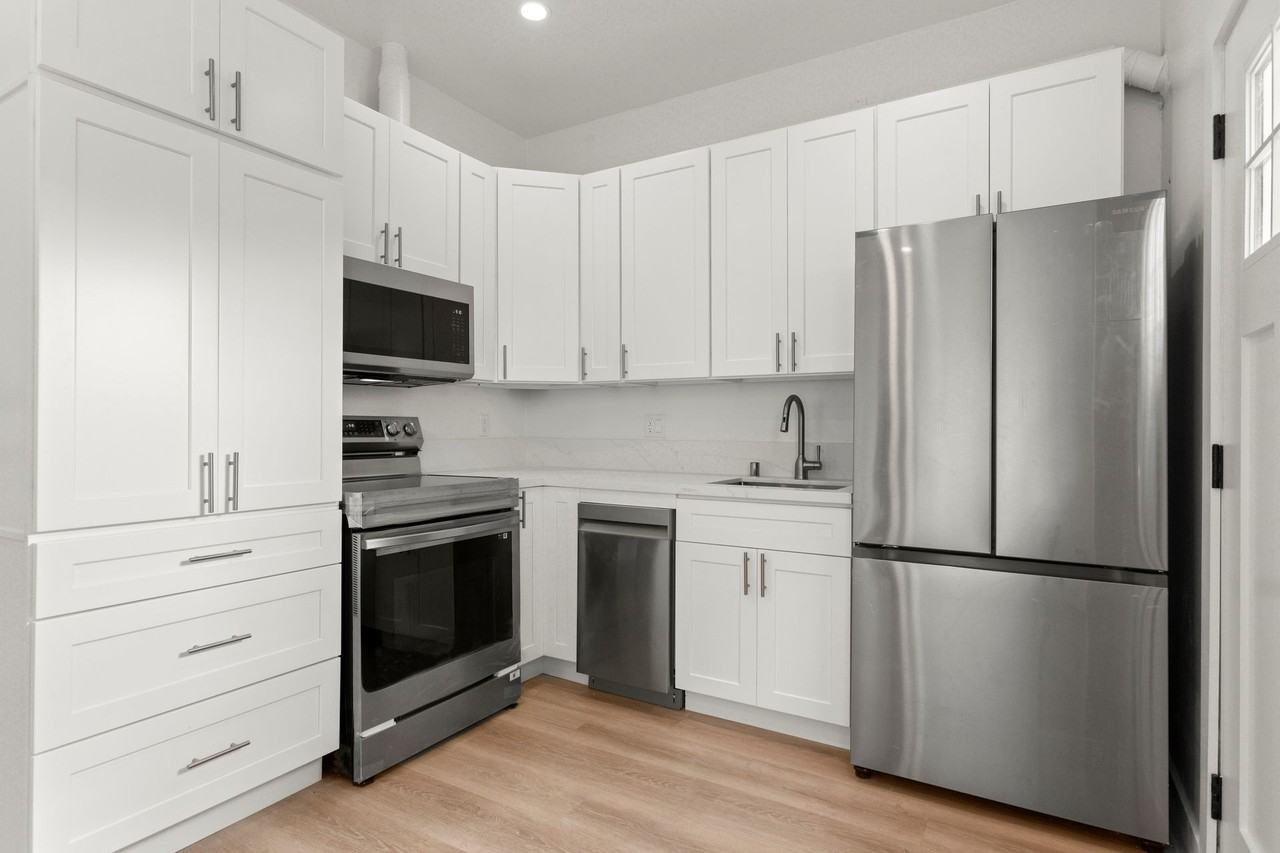 Private Bungalow w/ Yard! Move in Today - Photo 4 of 22