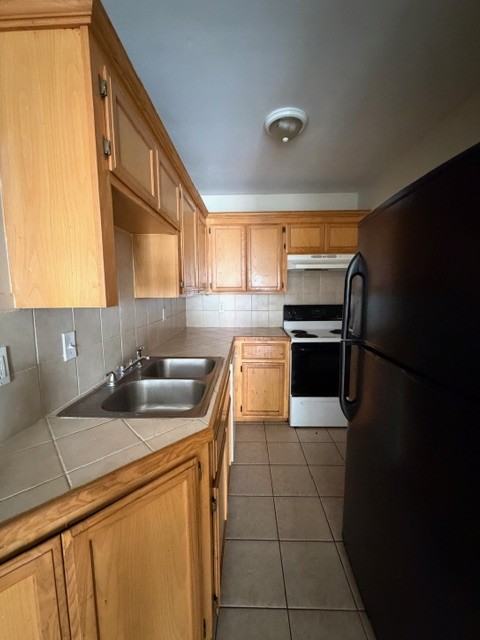2913 N 31st St #2 - Photo 2 of 8
