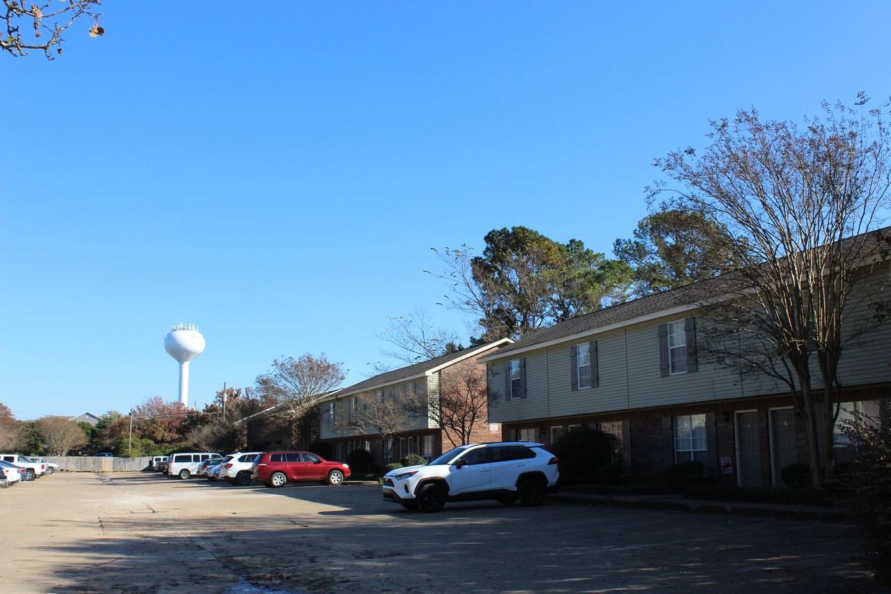 627 S Montgomery St - Photo 2 of 48