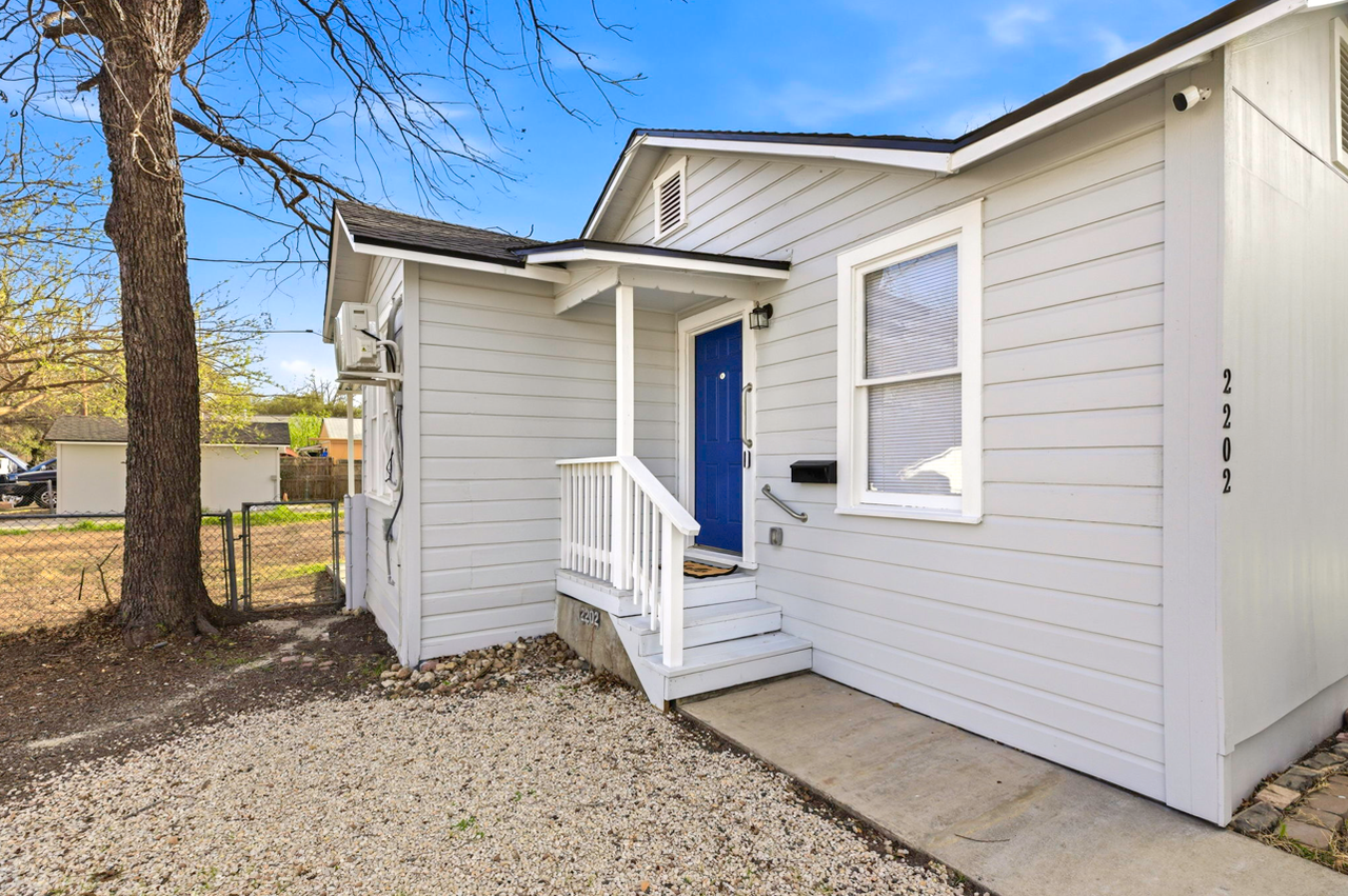 2202 W Hermosa Dr #1 - Photo 2 of 18