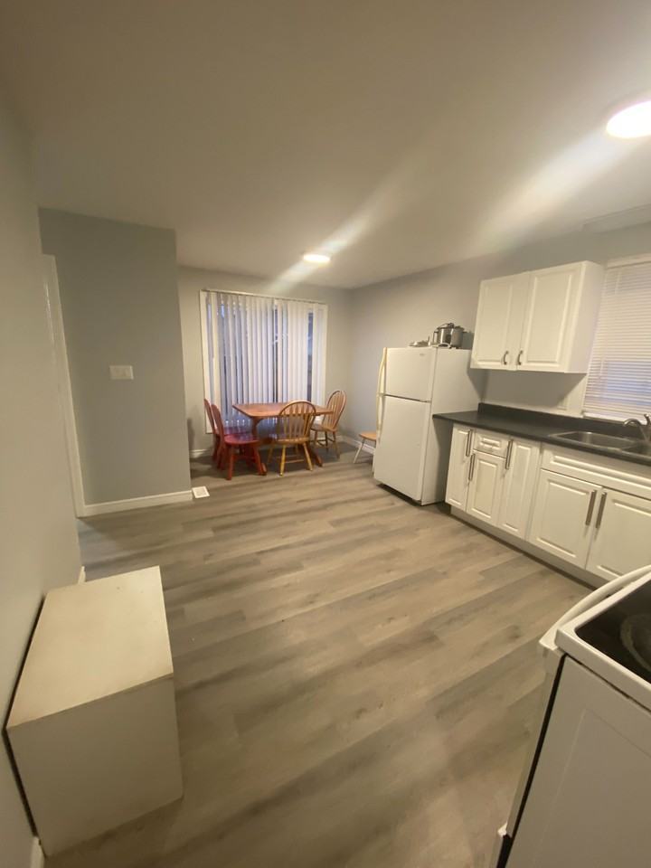 260 Lansdowne St W - Photo 6 of 15