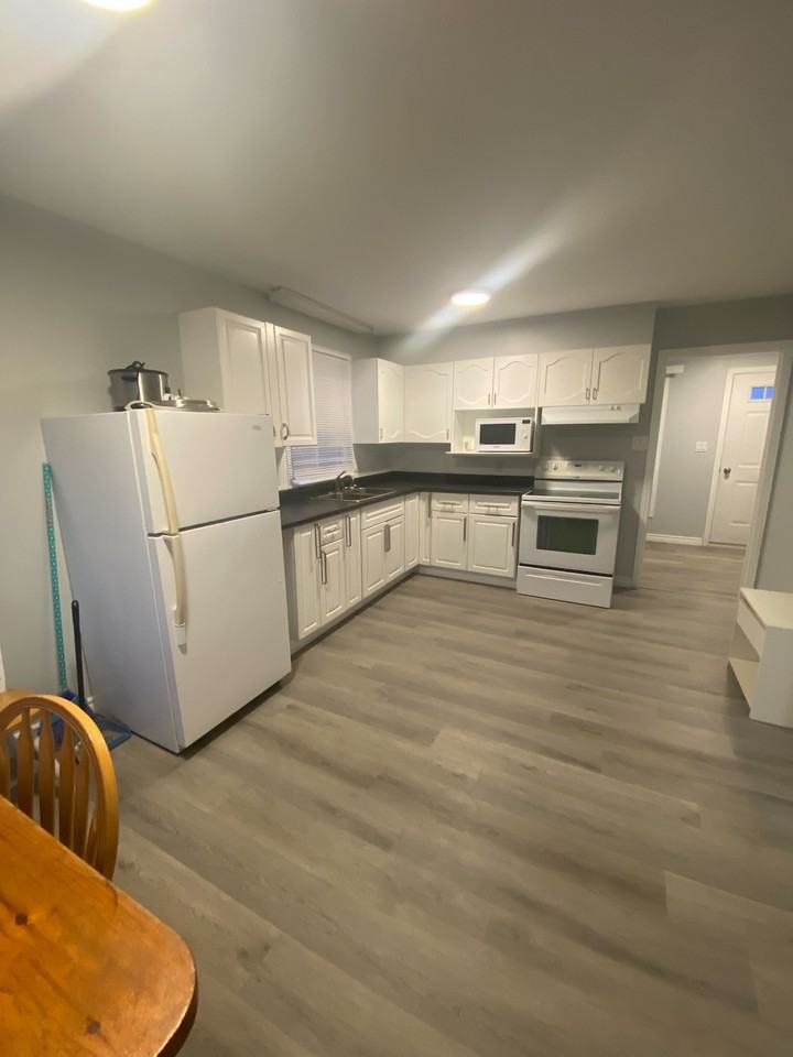 260 Lansdowne St W - Photo 7 of 15