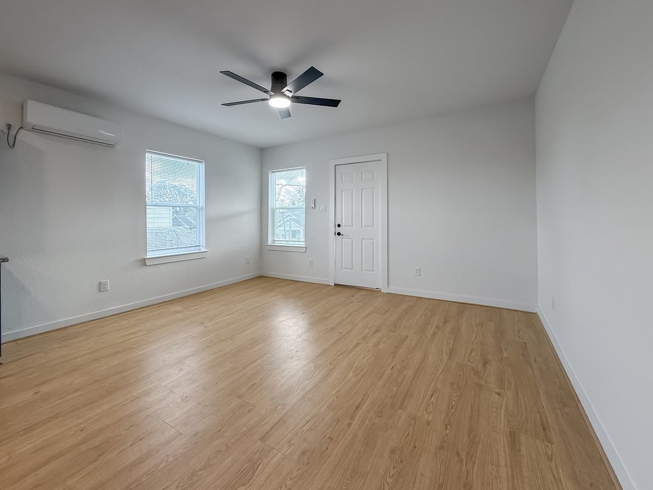 6707 Avenue F - 3 #3 - Photo 4 of 18