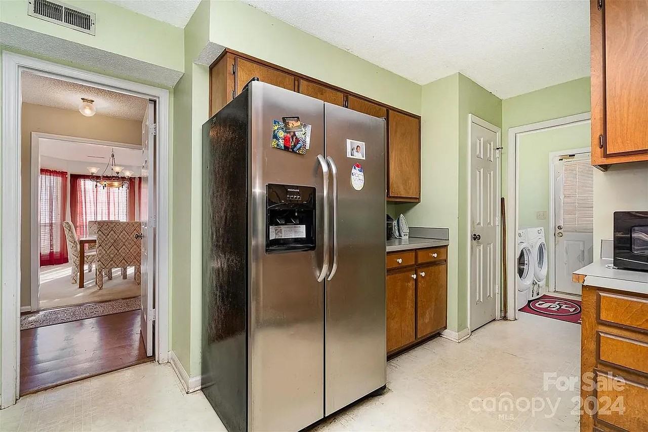 2027 Killarney Pl #1 - Photo 2 of 16