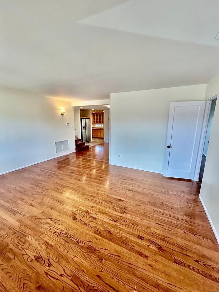 5252 Lenore Dr - Photo 3 of 37