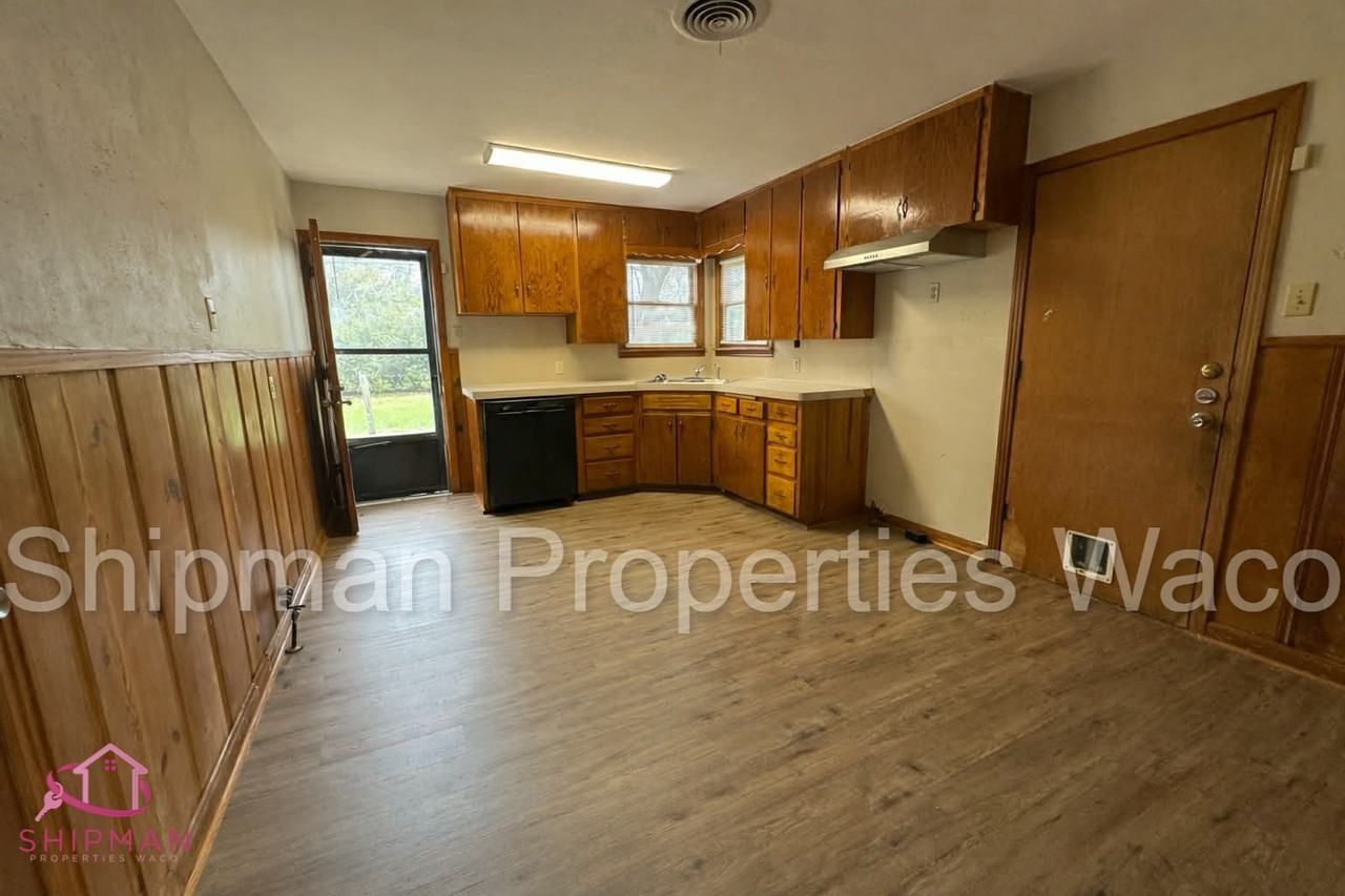 1106 N 60th St #1 - Photo 4 of 15