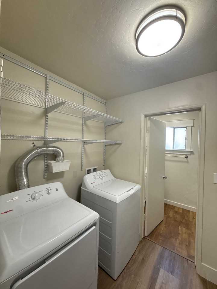 400 Ferrini Road - Photo 7 of 28