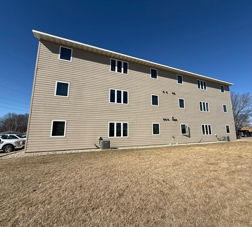 908 Arrow Ave NE - Photo 2 of 4