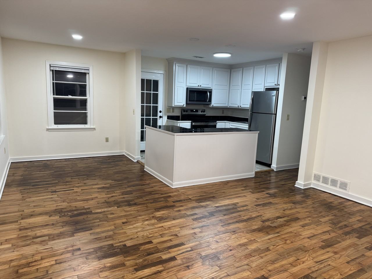 908 Moss Hill Dr #1 - Photo 3 of 14