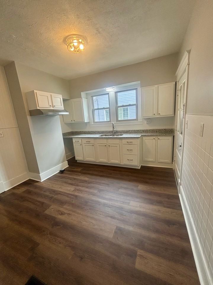 1310 Earl Ave #1 - Photo 5 of 13