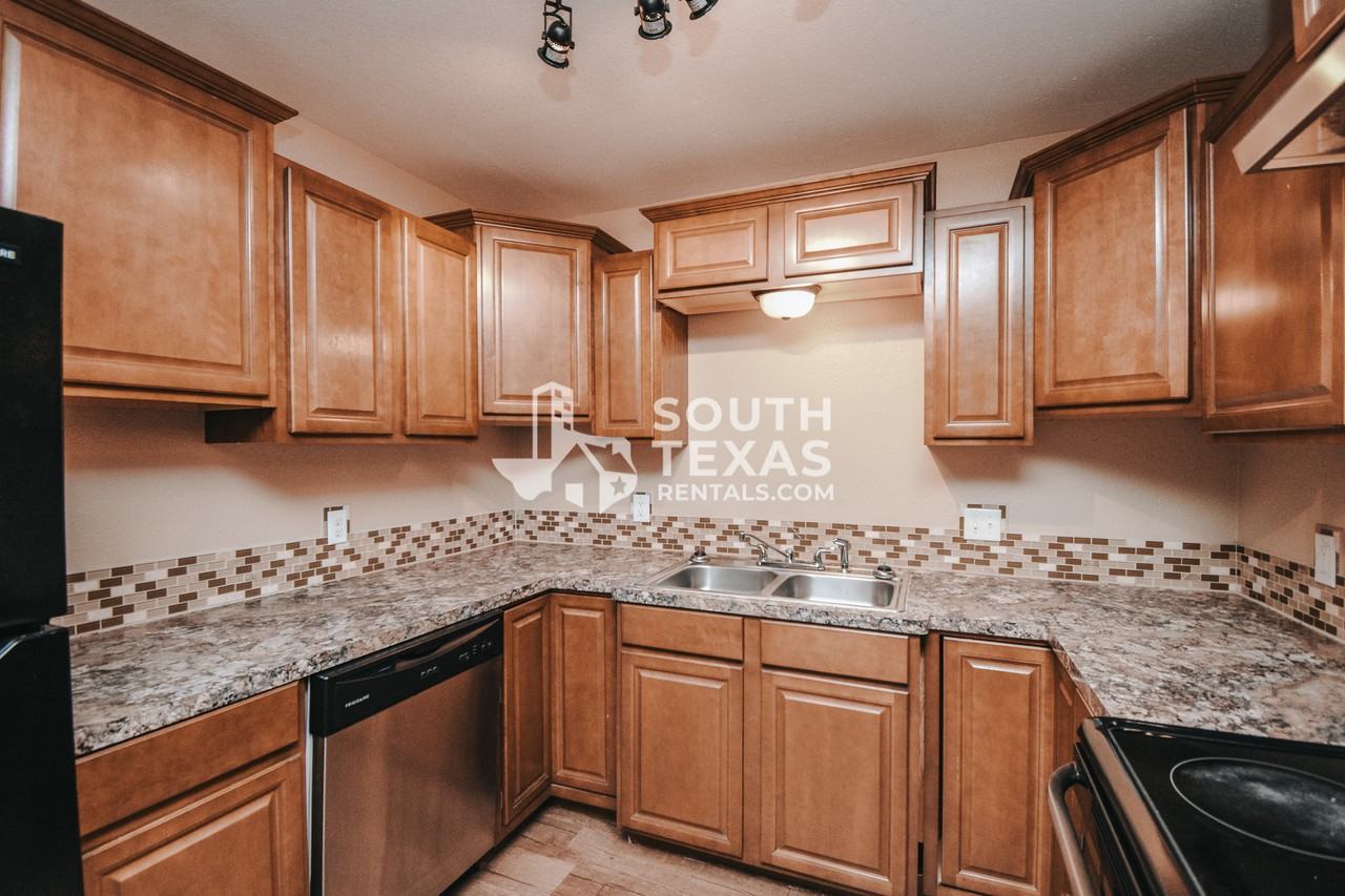 603 Sherwood DrApt C #603C - Photo 4 of 8