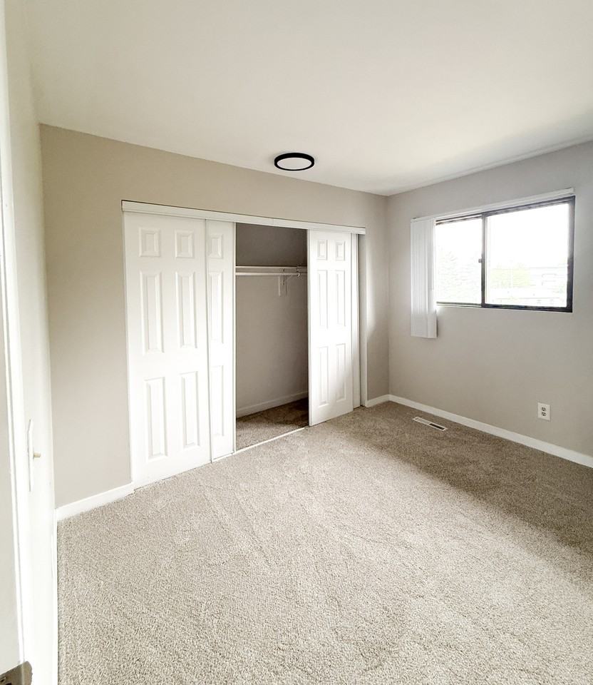 2037 Inverway Ct - Photo 5 of 8