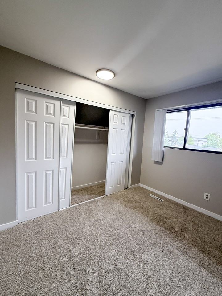 2037 Inverway Ct - Photo 6 of 8