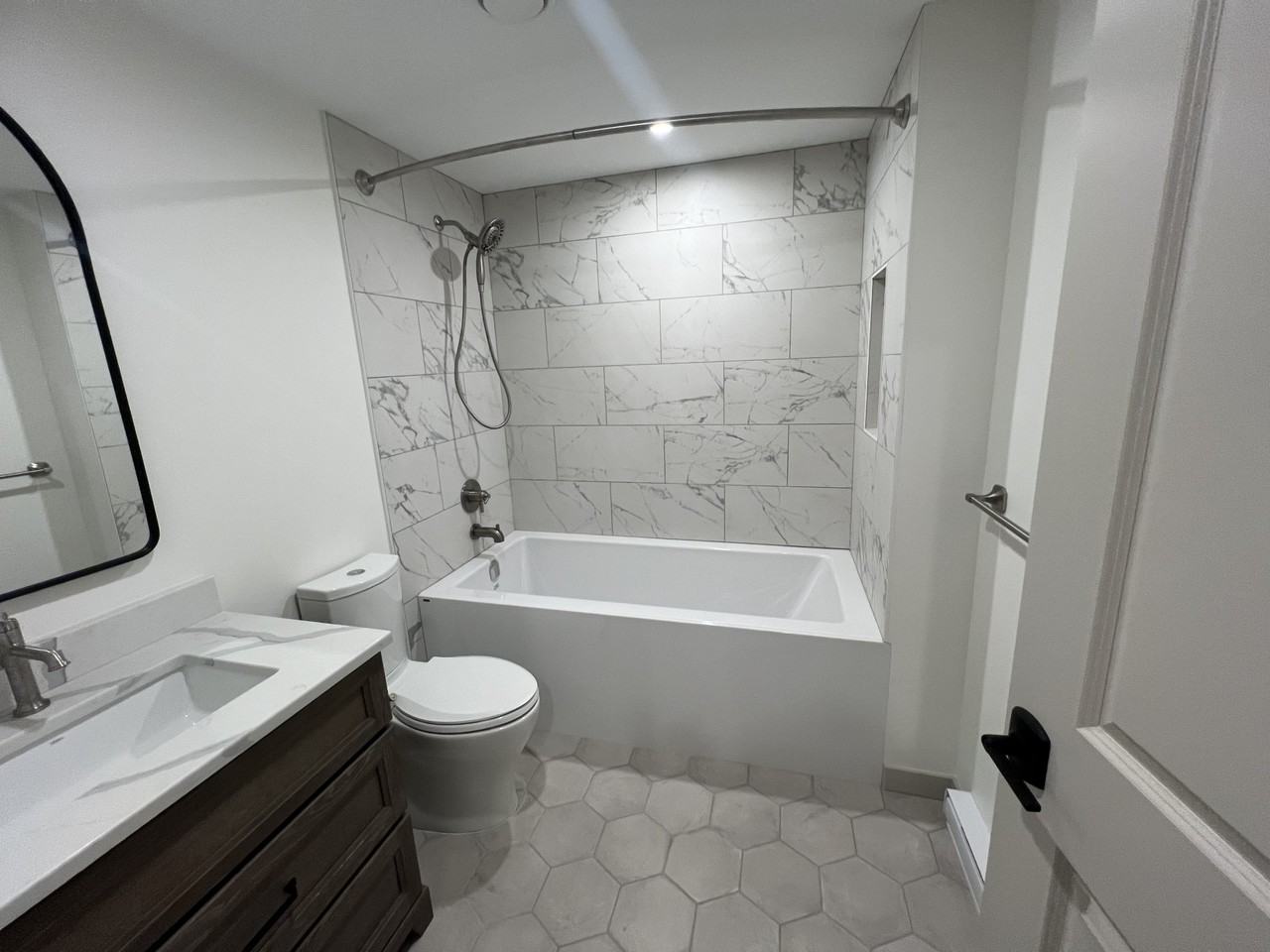 7925 East Saanich Rd #A - Photo 3 of 15