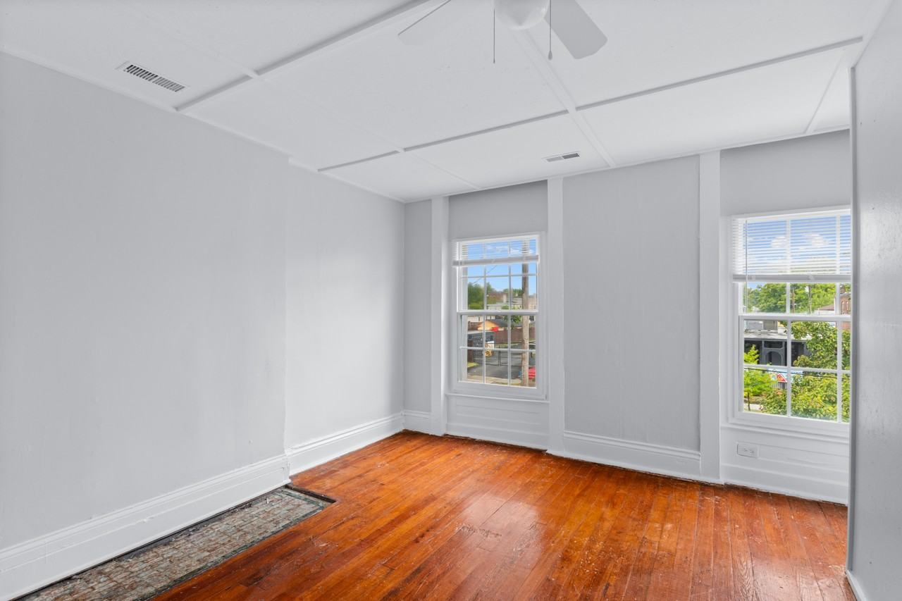 1814 W Jefferson St #2 - Photo 3 of 13