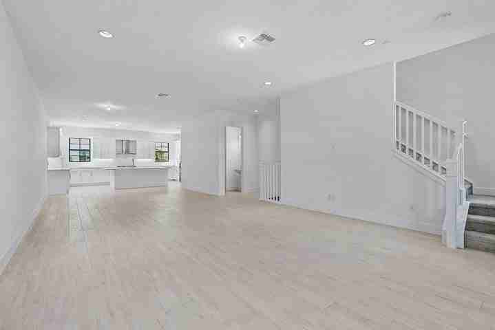 5260 Beckman Terrace - Photo 6 of 8