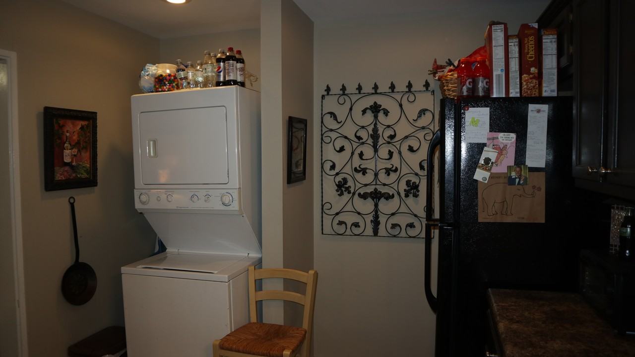 1008 Broadway St #B - Photo 4 of 13