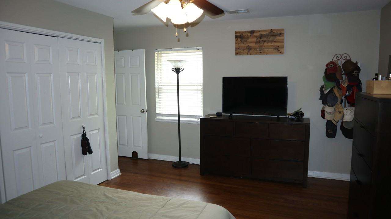 1008 Broadway St #B - Photo 5 of 13