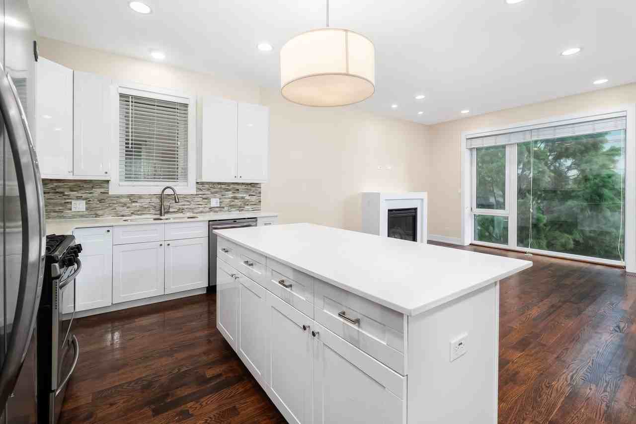 3508-16 N Sacramento Ave - Photo 4 of 19