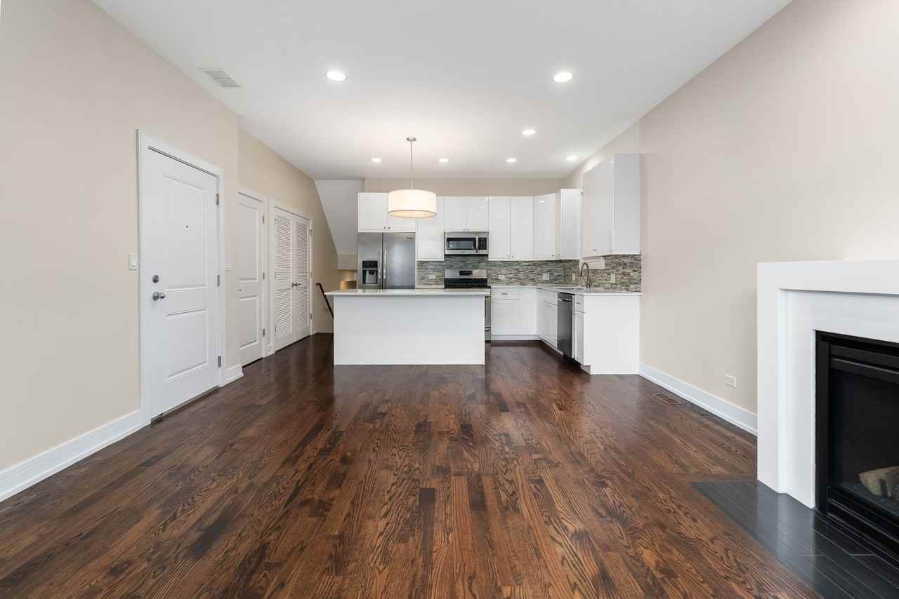 3508-16 N Sacramento Ave - Photo 6 of 19