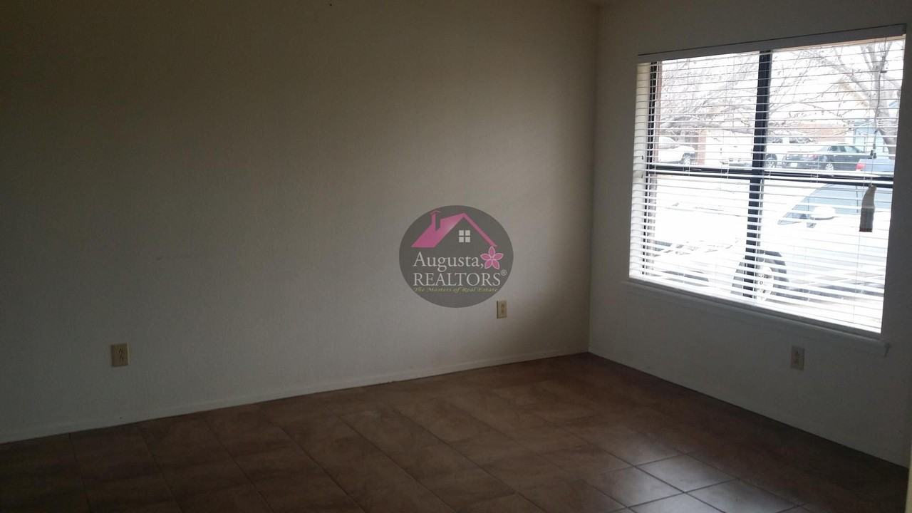 3665 Georgetown Dr - Photo 3 of 10